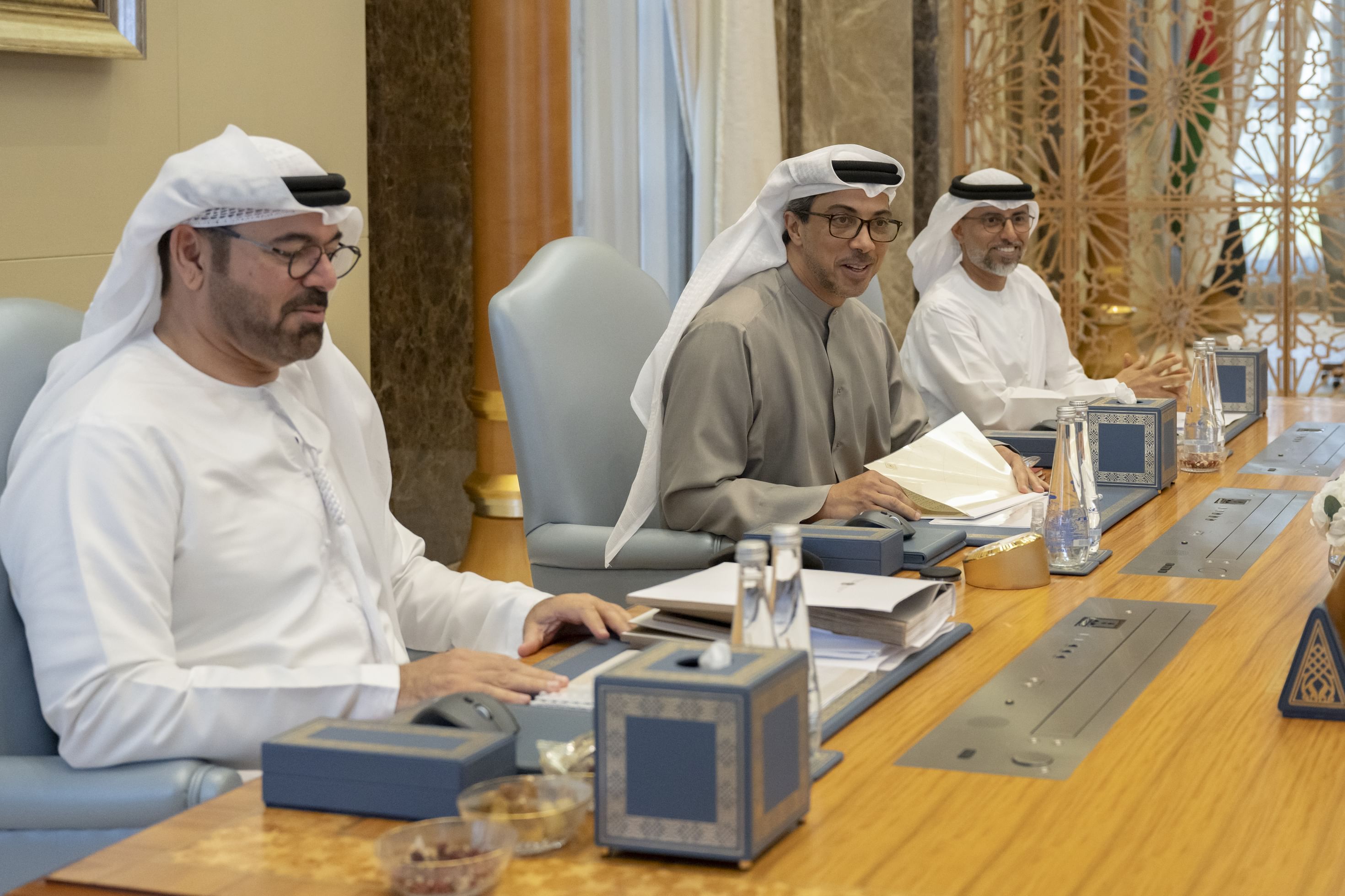 المجلس الوزاري للتنمية برئاسة سمو الشيخ منصور بن زايد آل نهيان يناقش عدداً من التقارير ويستعرض مستجدات تنفيذ البرامج والمبادرات الحكومية